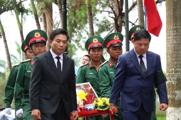 Dak Lak: Dua 27 liet sy quan tinh nguyen, chuyen gia Viet Nam ve voi 'dat me' hinh anh