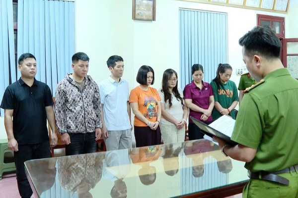 Thu doan tham o cua nhom nhan vien quan ly di tich Tam Thanh hinh anh