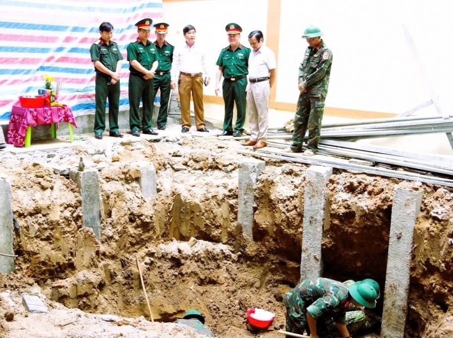 Quy tap 4 hai cot liet si tai khu vuc Benh vien Da khoa Thach Han hinh anh