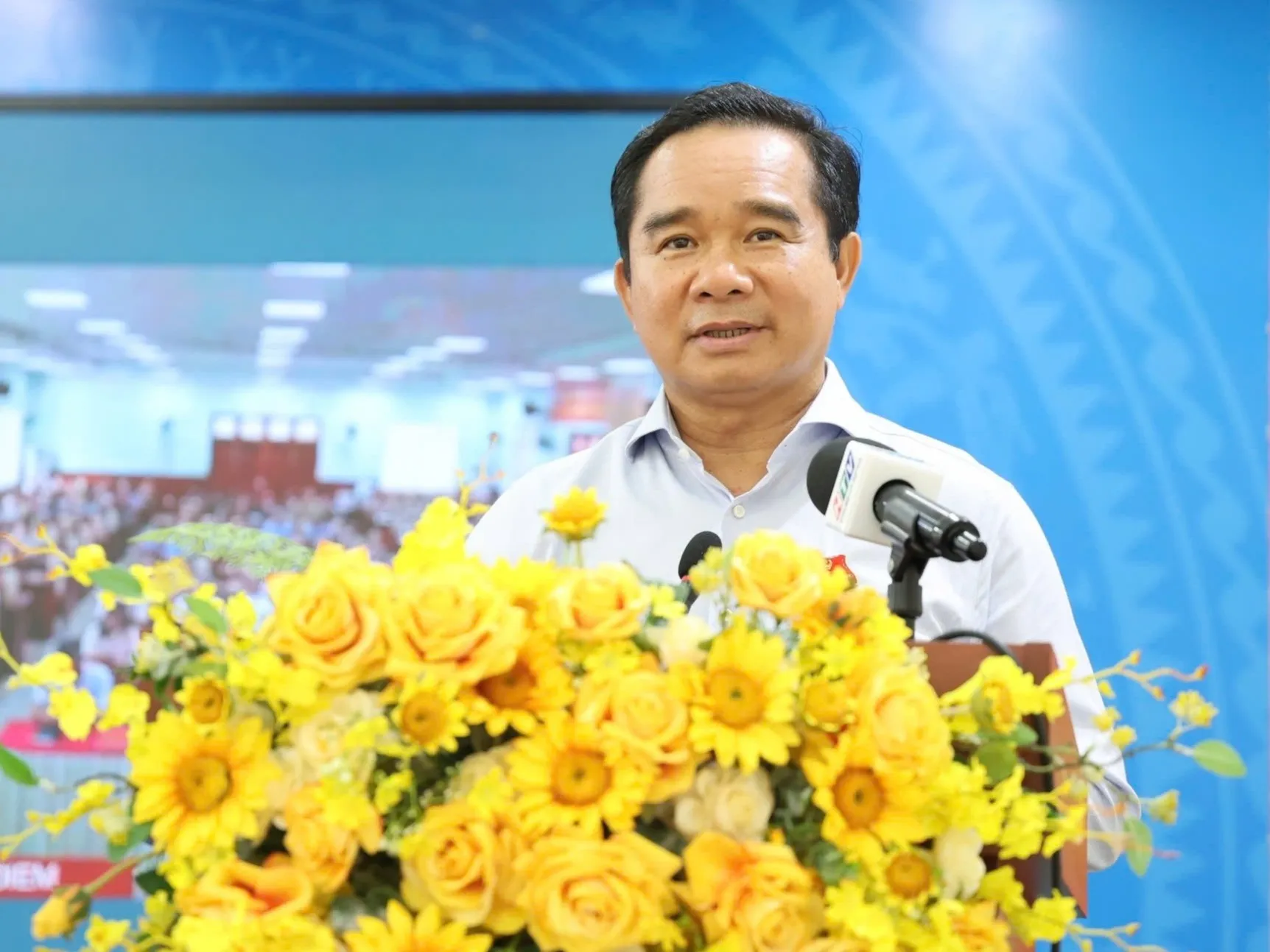 TP.HCM day manh ha tang giao thong chien luoc cua ngo Tay Bac hinh anh
