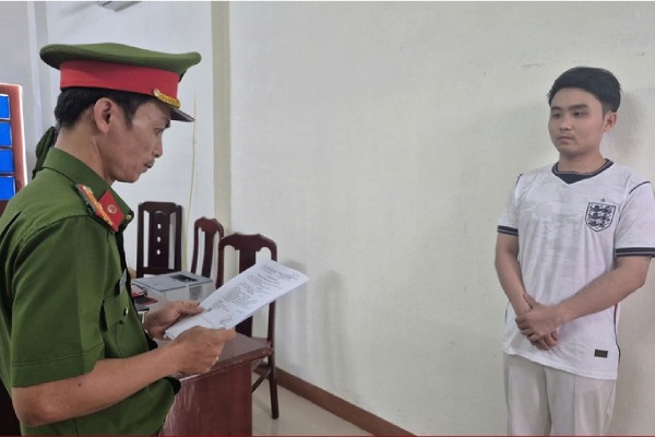 Cuom 84 dien thoai cua The Gioi Di Dong, nhan vien dem ban de dau tu tien ao hinh anh
