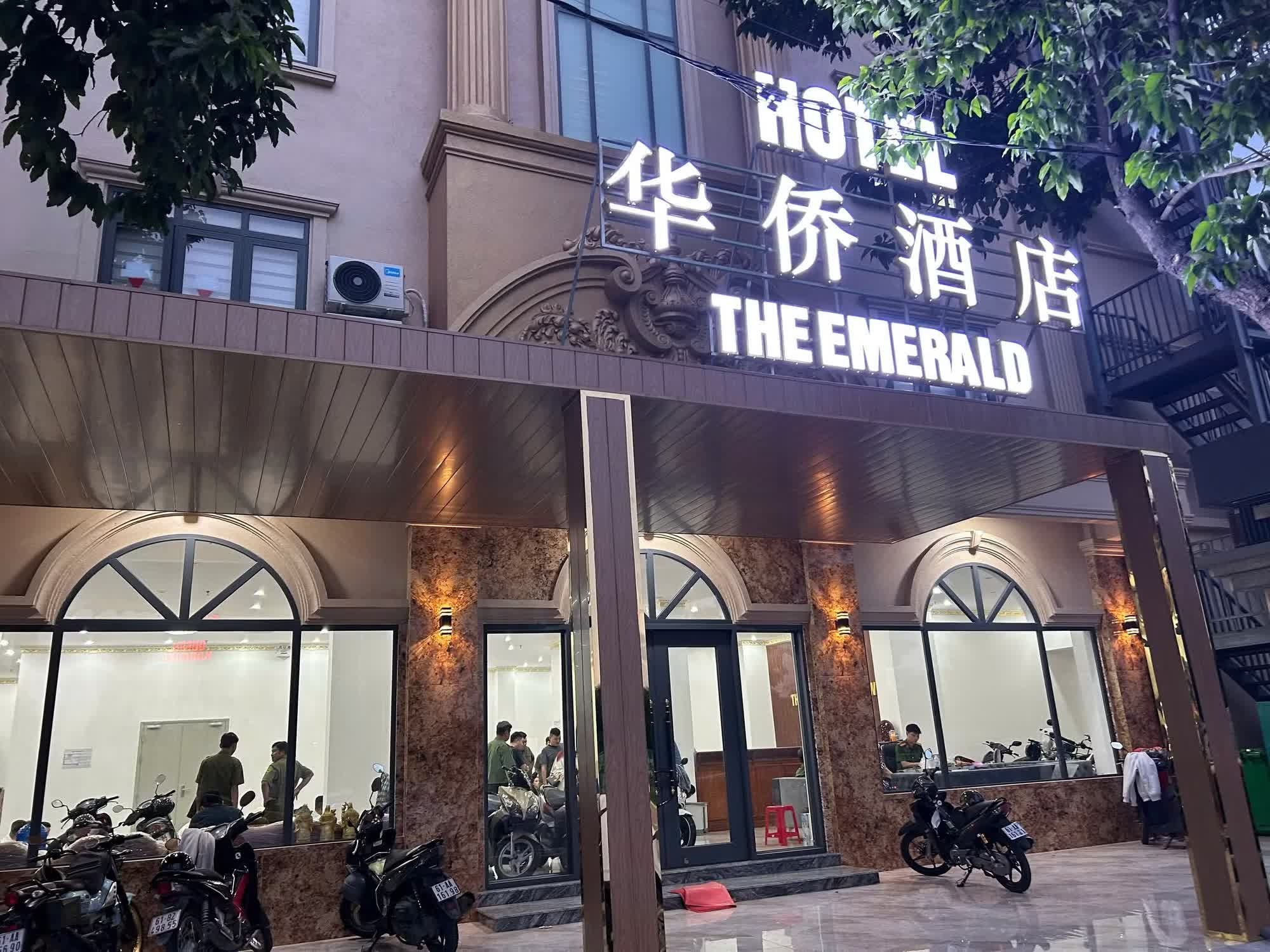 83 nguoi nuoc ngoai,  Lua dao,  The Emerald Gold,  Chu The Emerald Gold,  KS The Emerald Gold anh 2