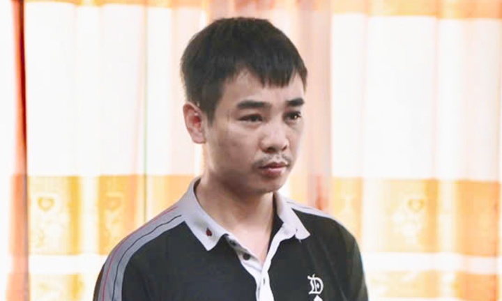Bat giam thanh nien tum toc, bop co can bo cong an xa roi dang clip len Facebook hinh anh