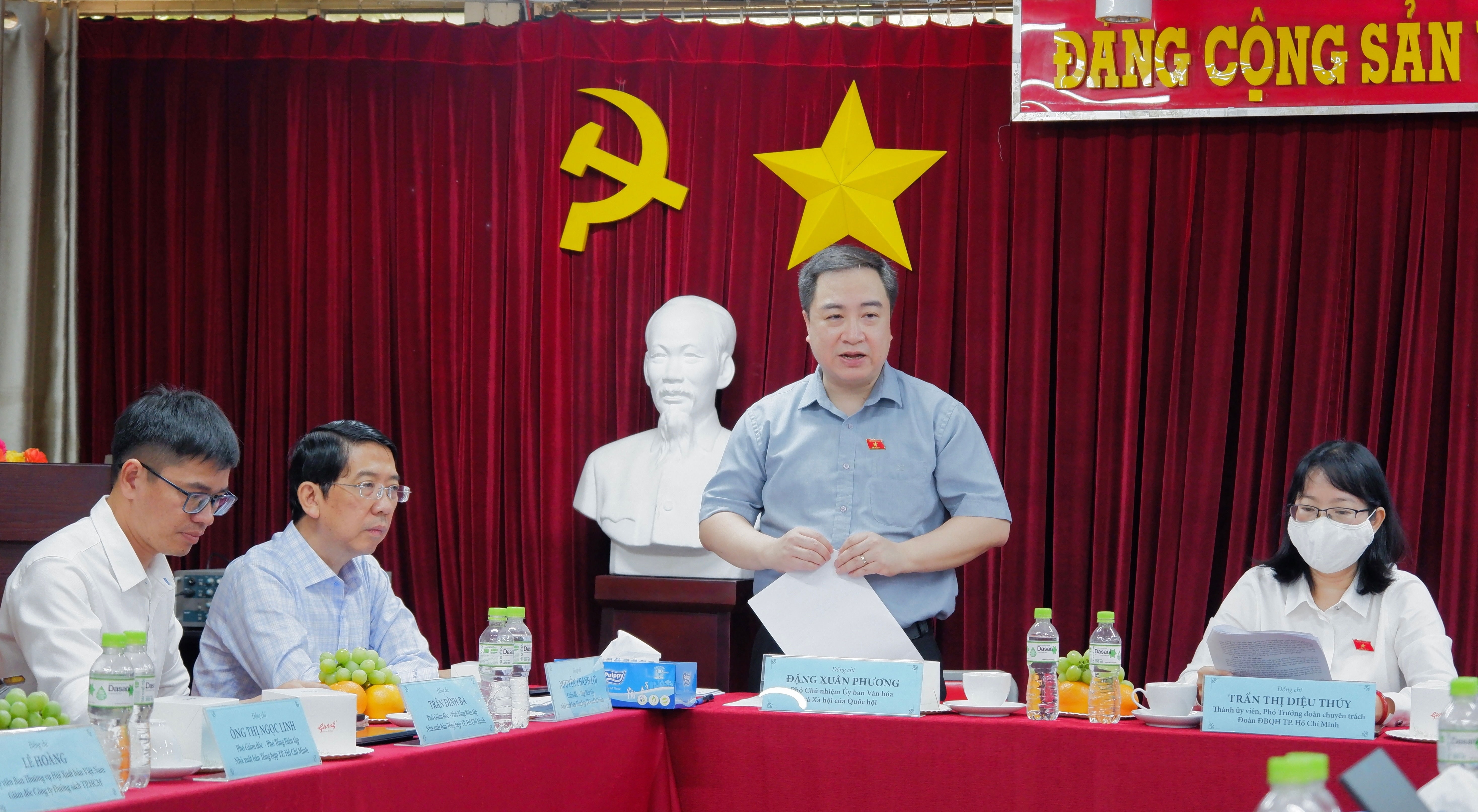Uy ban Van hoa va Xa hoi khao sat hoat dong xuat ban tai NXB Tong hop hinh anh