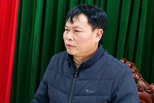 Pho chu tich UBND xa dau thu vi lien quan den hanh vi nhan hoi lo hinh anh