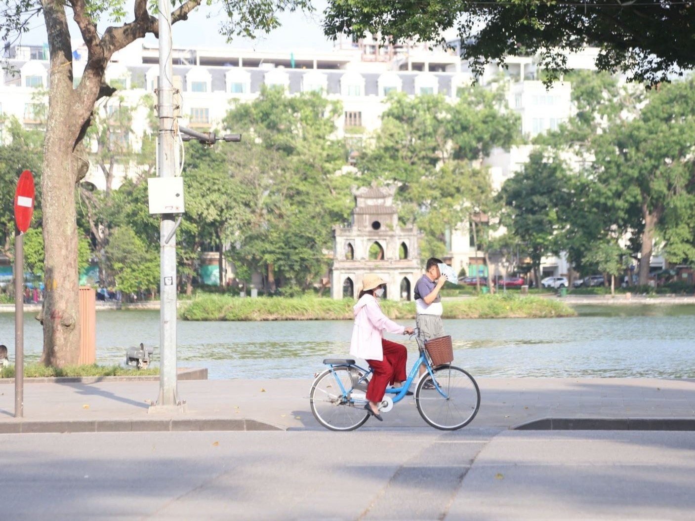 Ha Noi chot ngay han che xe xang trong vung phat thai thap hinh anh