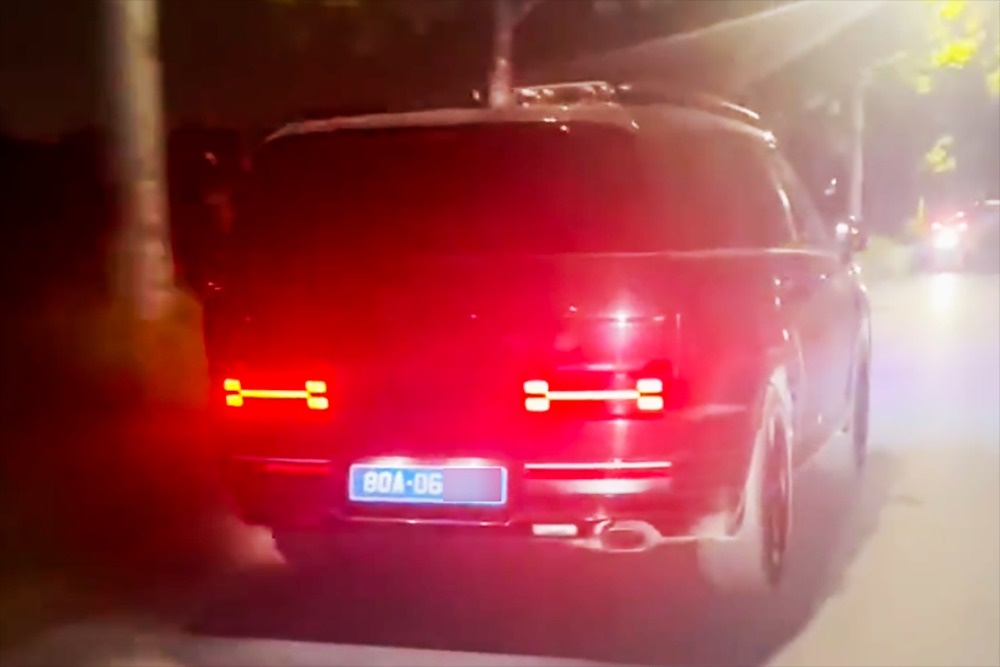 Cuc CSGT thong tin vu oto bien xanh gay tai nan roi bo chay hinh anh
