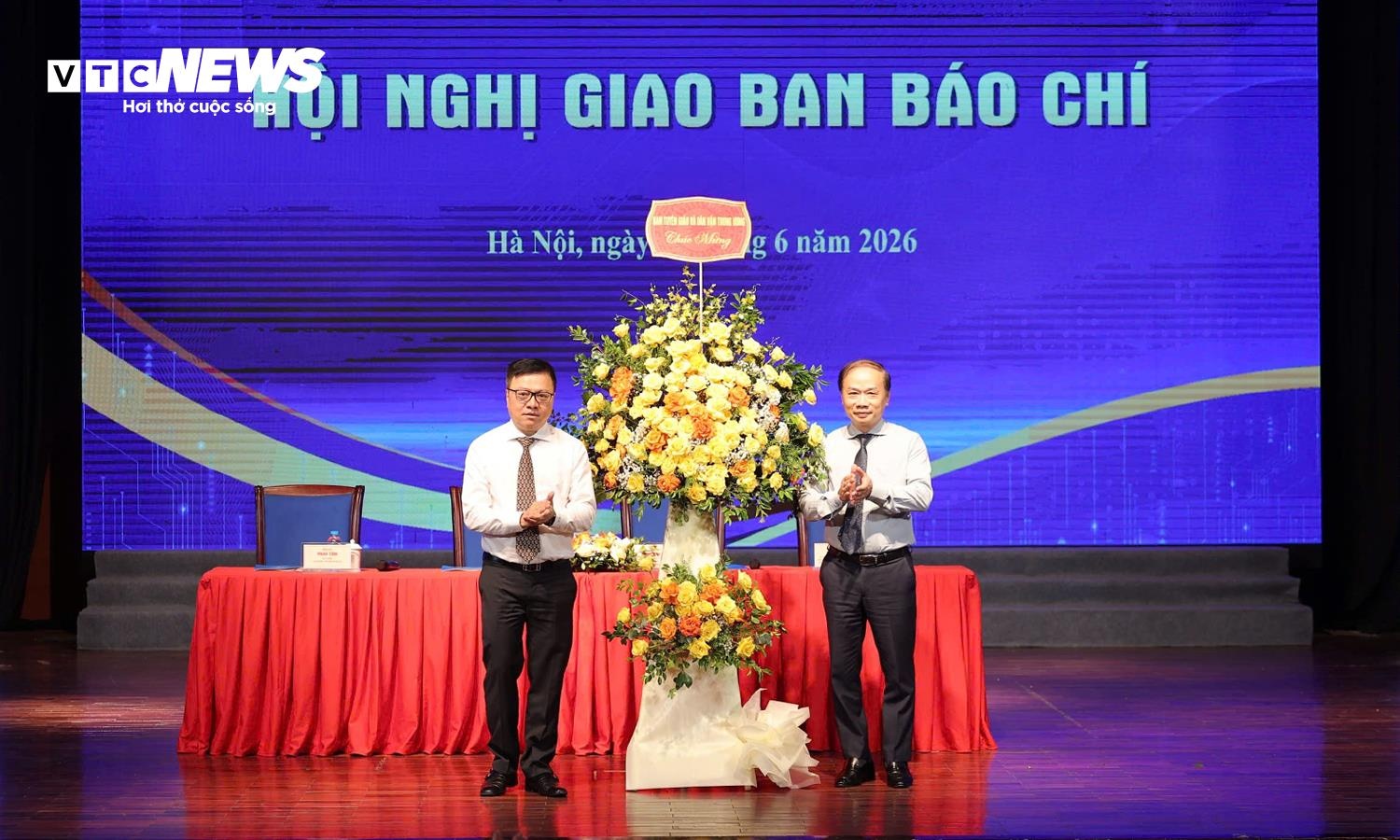 bao chi anh 2