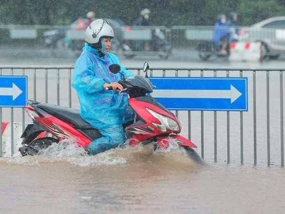Mien Bac mua lon, mien Nam chieu toi co dong hinh anh