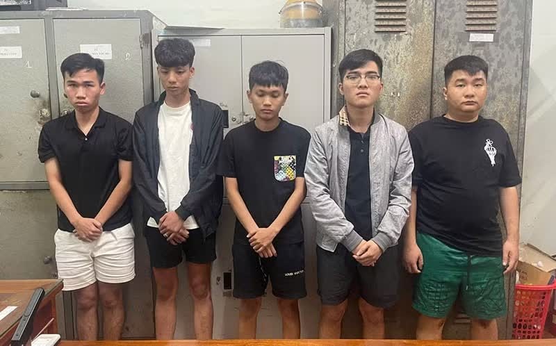 Dat lien ra dao,  Phat loa doi no anh 1