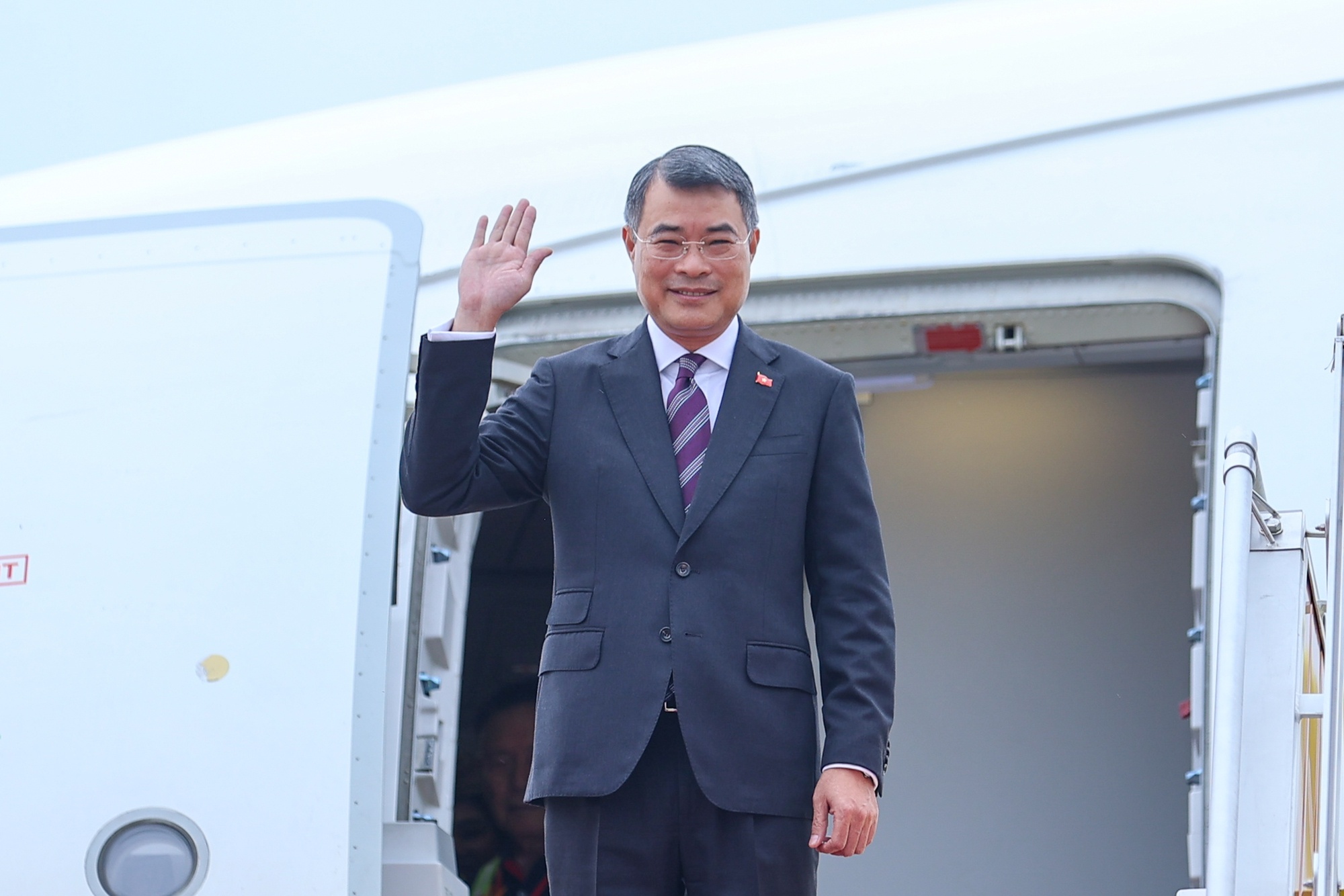 Thu tuong Le Minh Hung len duong du Hoi nghi Cap cao ASEAN - Nga hinh anh