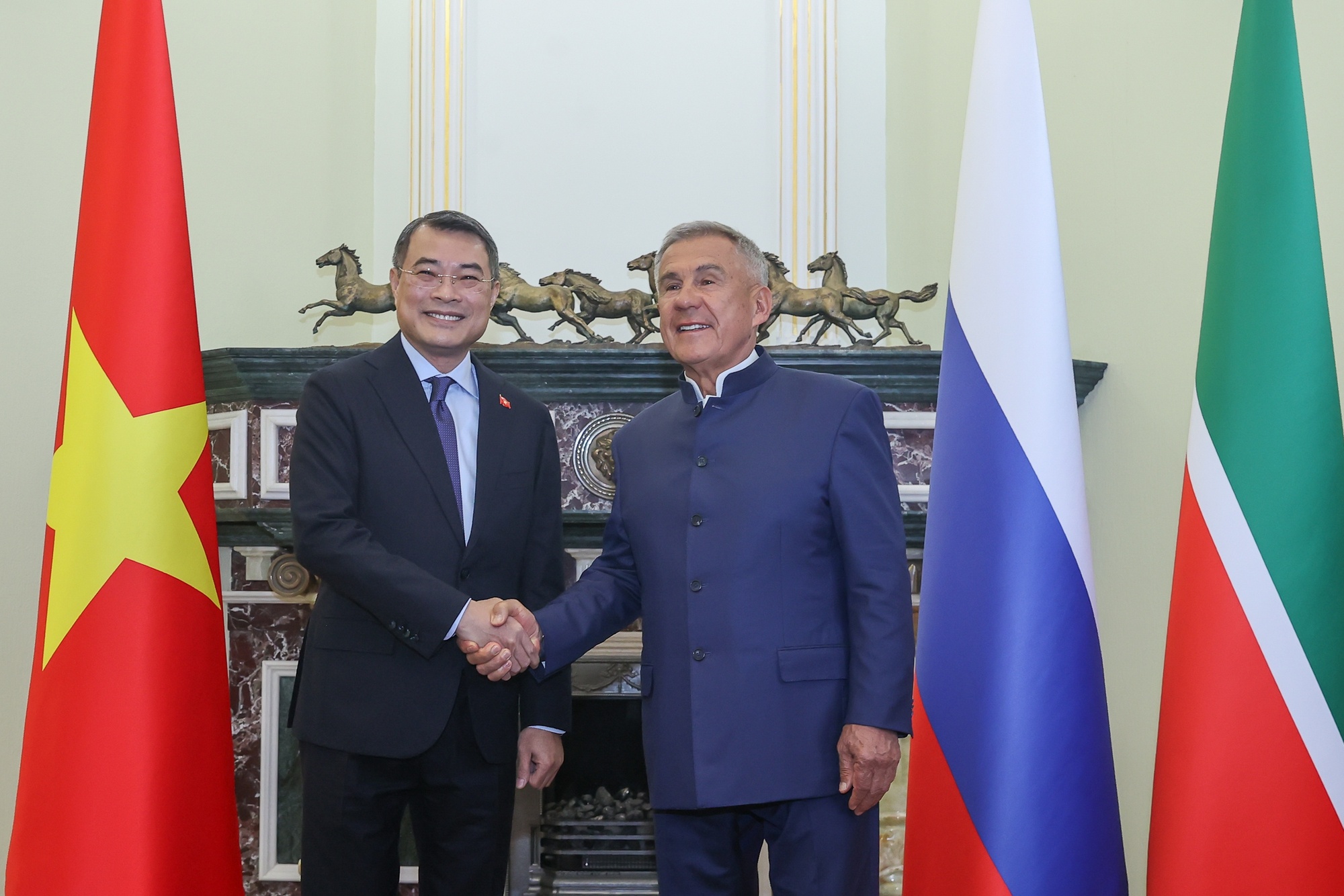 Thu tuong Le Minh Hung gap nguoi dung dau Cong hoa Tatarstan, Lien bang Nga hinh anh