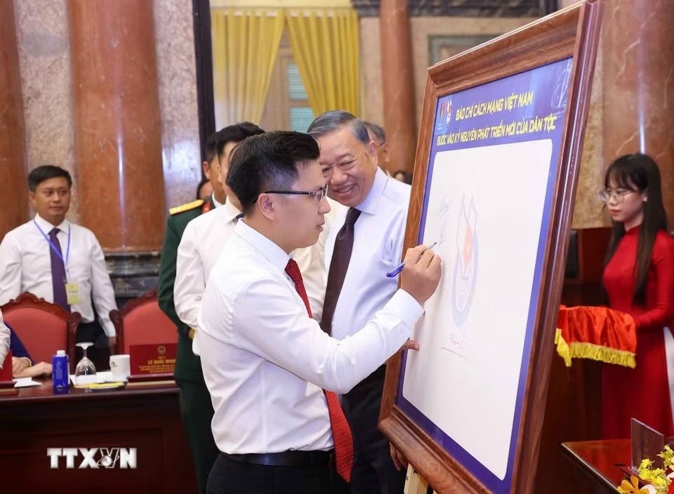 Tong Bi thu anh 3