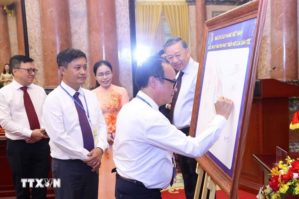 Tong Bi thu anh 4