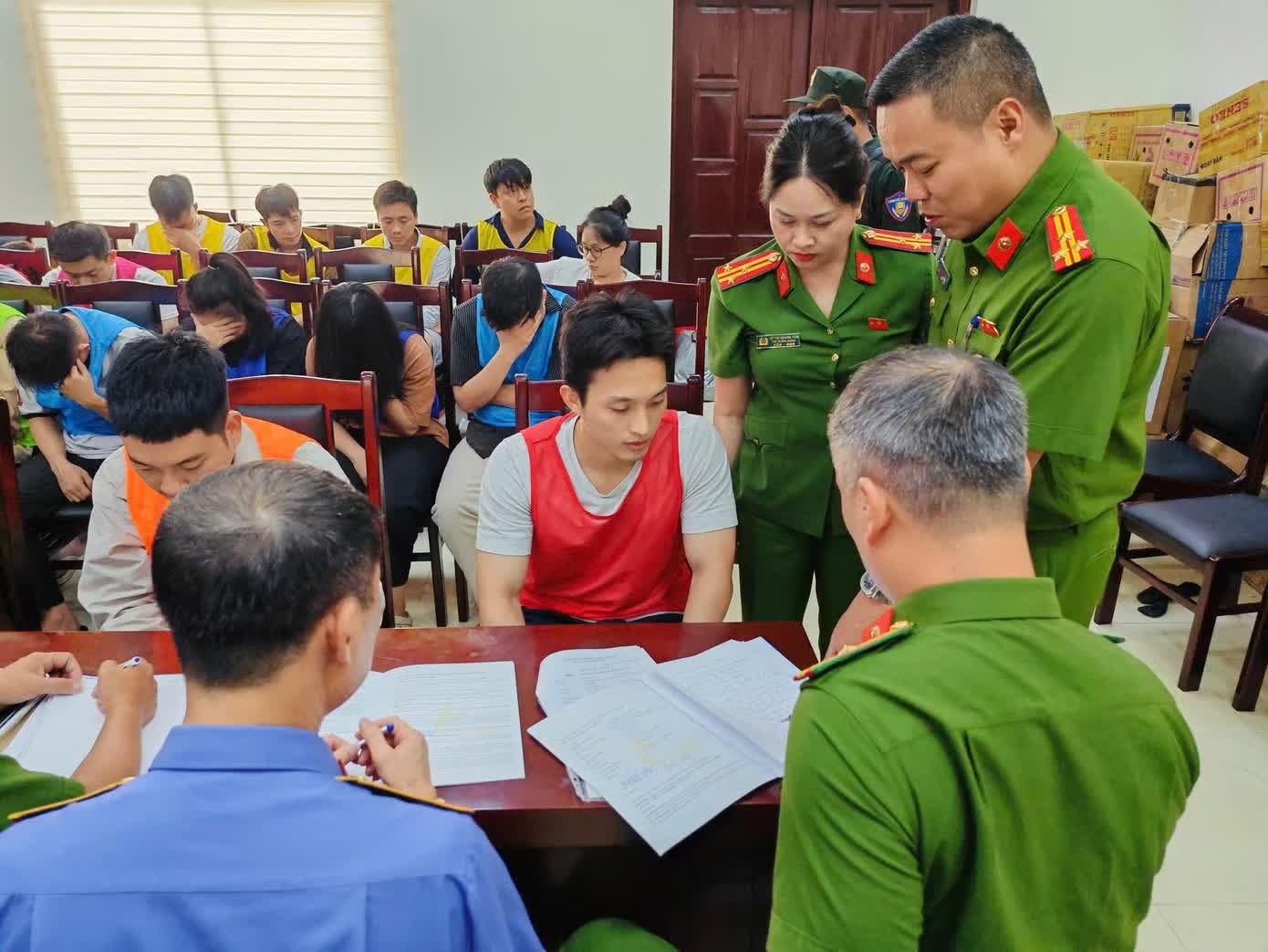 hop dong ky nghi anh 1