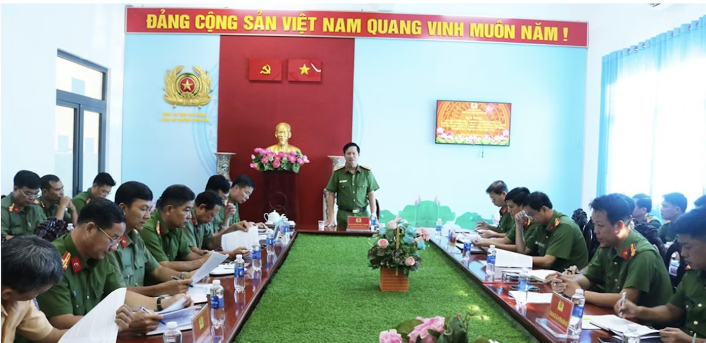 100 vu buon lau,  hang gia anh 1