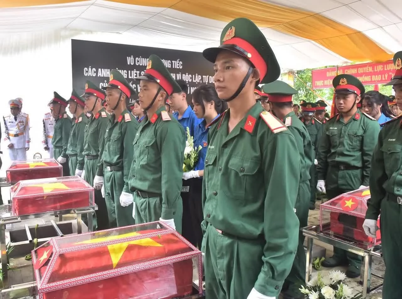 Lao Cai truy dieu, an tang 9 hai cot liet si hinh anh