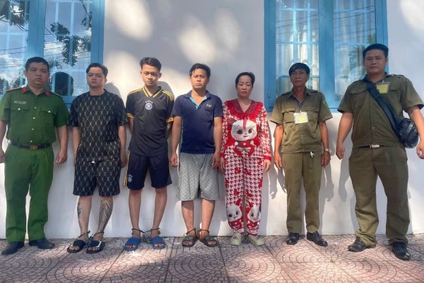 Doi no kieu giang ho, 4 doi tuong bi khoi to hinh anh