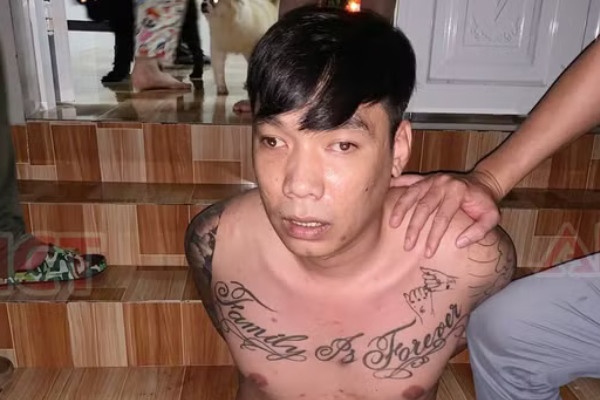 Phat hien ma tuy va sung trong vu kham xet tai Can Tho hinh anh