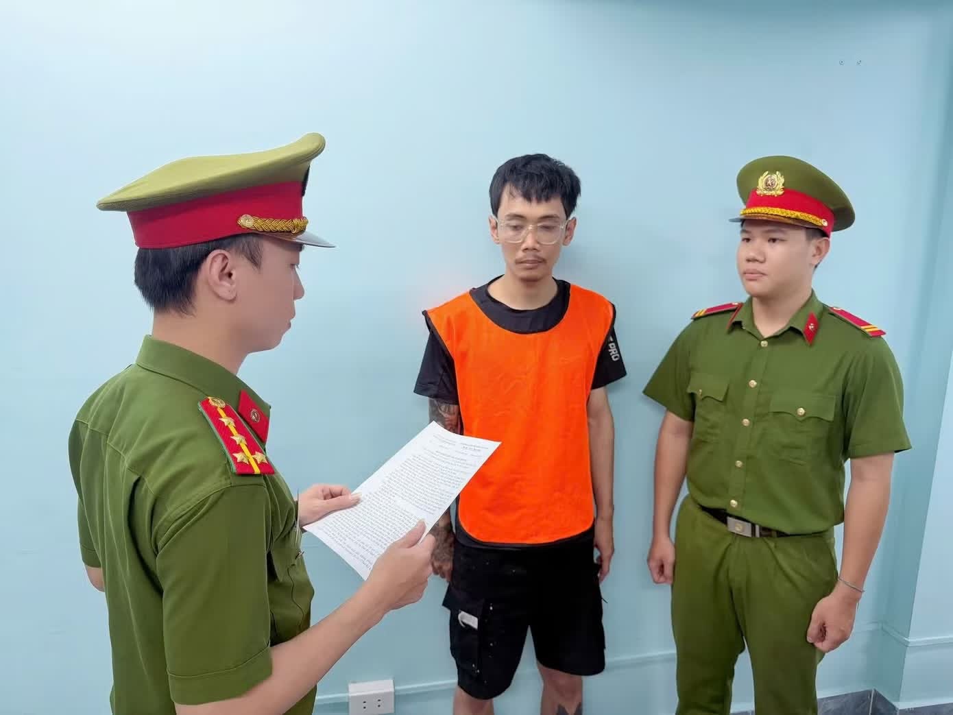 Mot 'hoa si' bi khoi to vi ve bay len hang rao cong trinh nghin ty o TP.HCM hinh anh
