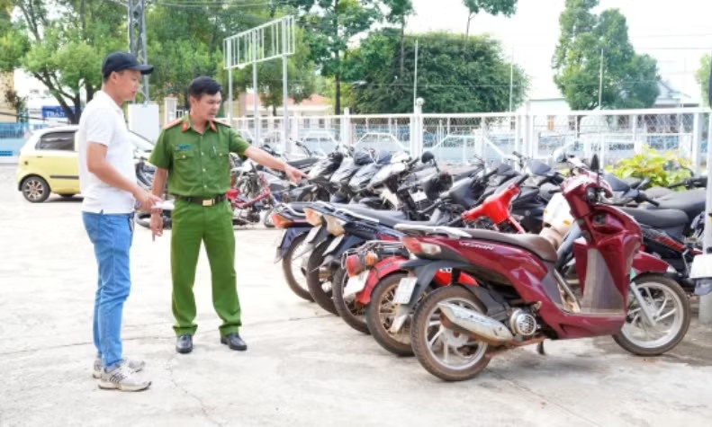 Mang kiem,  Truy lung doi thu anh 2
