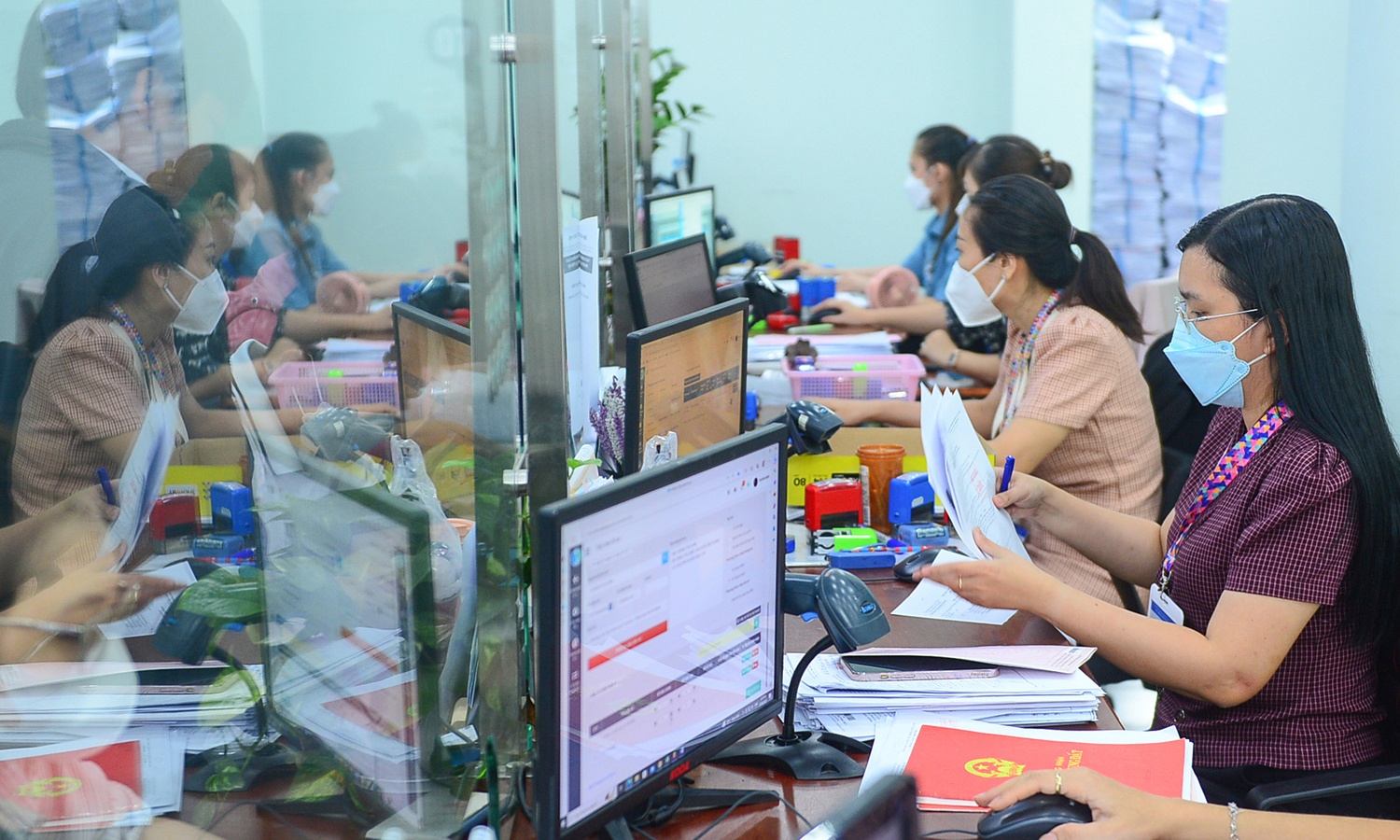 De xuat moi cua Bo Noi vu ve phan bo bien che cong chuc cap tinh, xa hinh anh