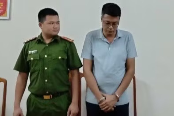Cuu can bo ngan hang chiem doat hon 10 ty dong bang thu doan 'sang ten' so do hinh anh