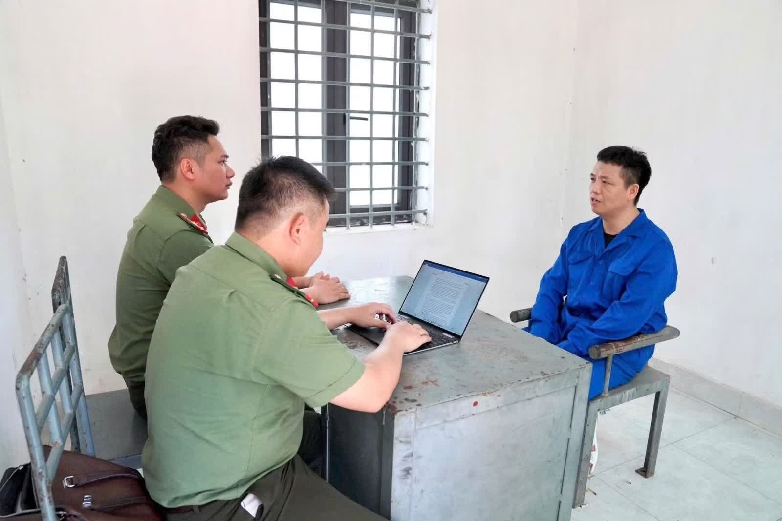 Viettel Post,  Chu Viettel Post,  Nhan vien Viettel Post,  Chu tich Viettel Post,  Giam doc Viettel Post,  J&T Express,  Buon ban,  sung nen hoi,  Xuyen quoc gia anh 1