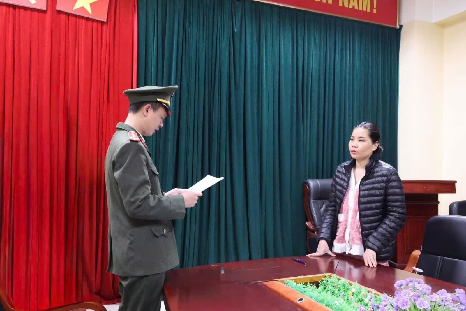 Viettel Post,  Chu Viettel Post,  Nhan vien Viettel Post,  Chu tich Viettel Post,  Giam doc Viettel Post,  J&T Express,  Buon ban,  sung nen hoi,  Xuyen quoc gia anh 4