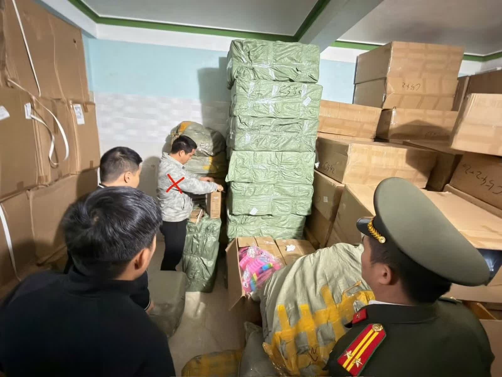 Viettel Post,  Chu Viettel Post,  Nhan vien Viettel Post,  Chu tich Viettel Post,  Giam doc Viettel Post,  J&T Express,  Buon ban,  sung nen hoi,  Xuyen quoc gia anh 5