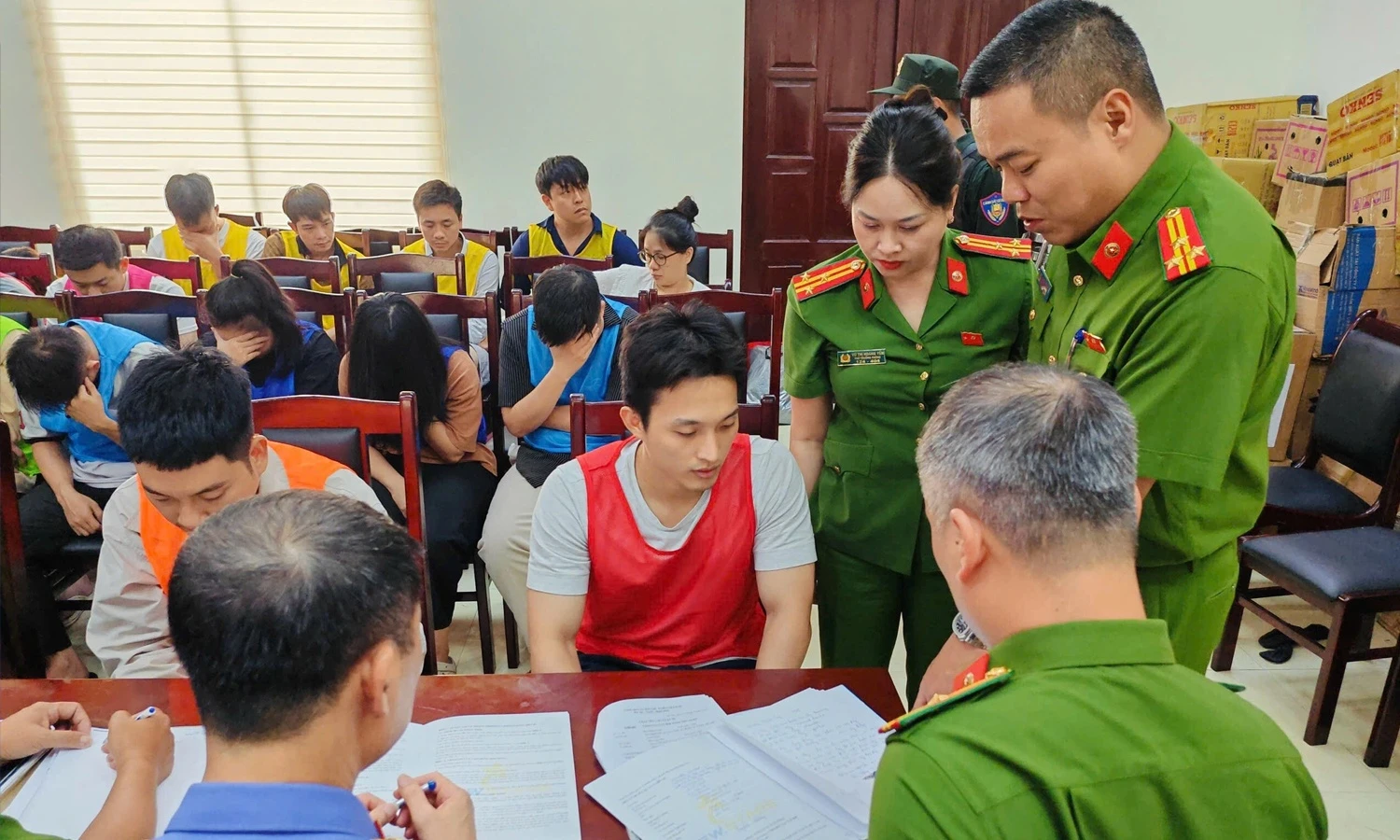 Thu doan lua dao ban ky nghi: Hop dong 200 trieu, duoc hua mua lai 10 ty dong hinh anh