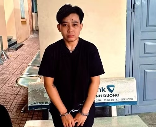 “Hot boy toc ngan” cuop giat o tiem vang sa luoi sau 18 gio gay an hinh anh