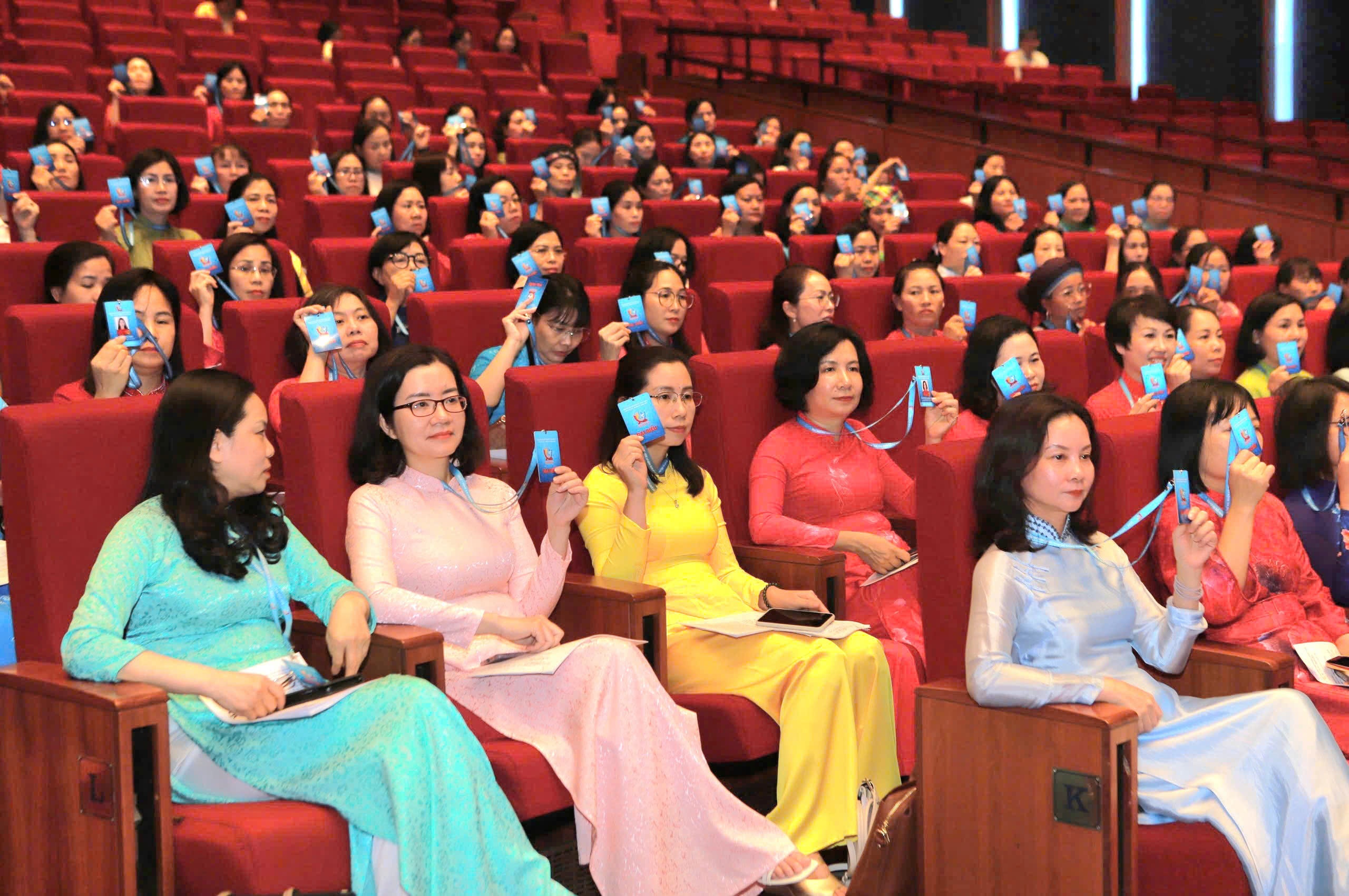 Danh sach Uy vien Ban Chap hanh Trung uong Hoi LHPN Viet Nam khoa XIV hinh anh
