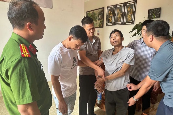 Bat giu doi tuong giet nguoi tron khoi trai giam hinh anh