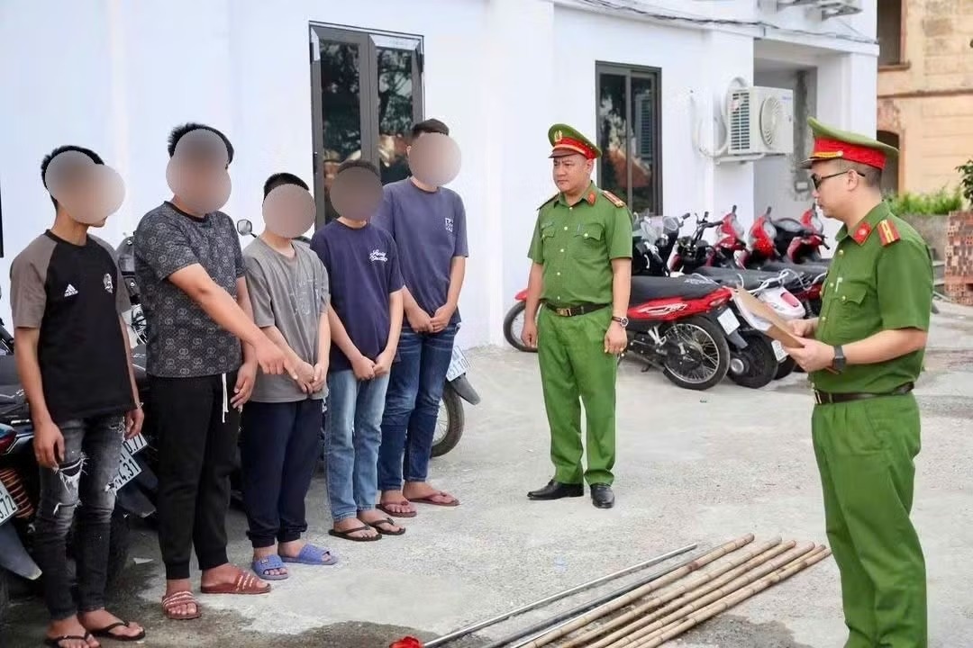 Hen danh nhau qua TikTok, 10 thanh thieu nien o Phu Tho bi xu ly hinh anh