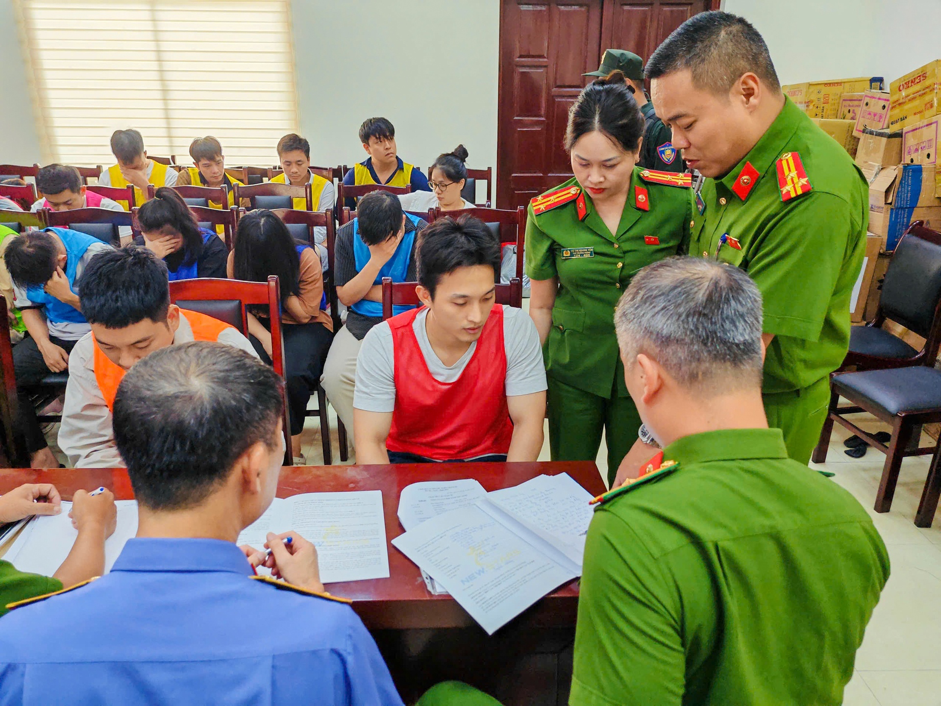 hop dong ky nghi anh 2