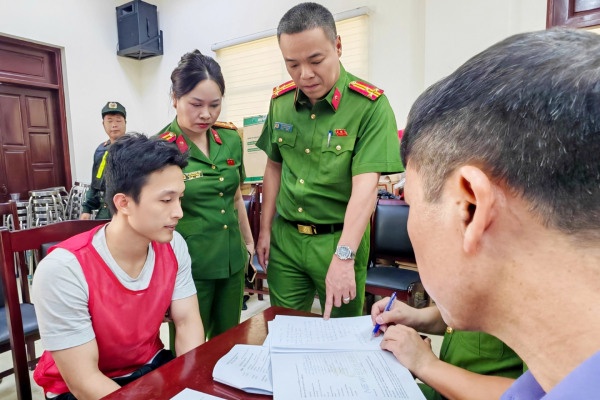 Cong an lay loi khai hang tram nghi pham trong vu lua dao ban hop dong ky nghi hinh anh