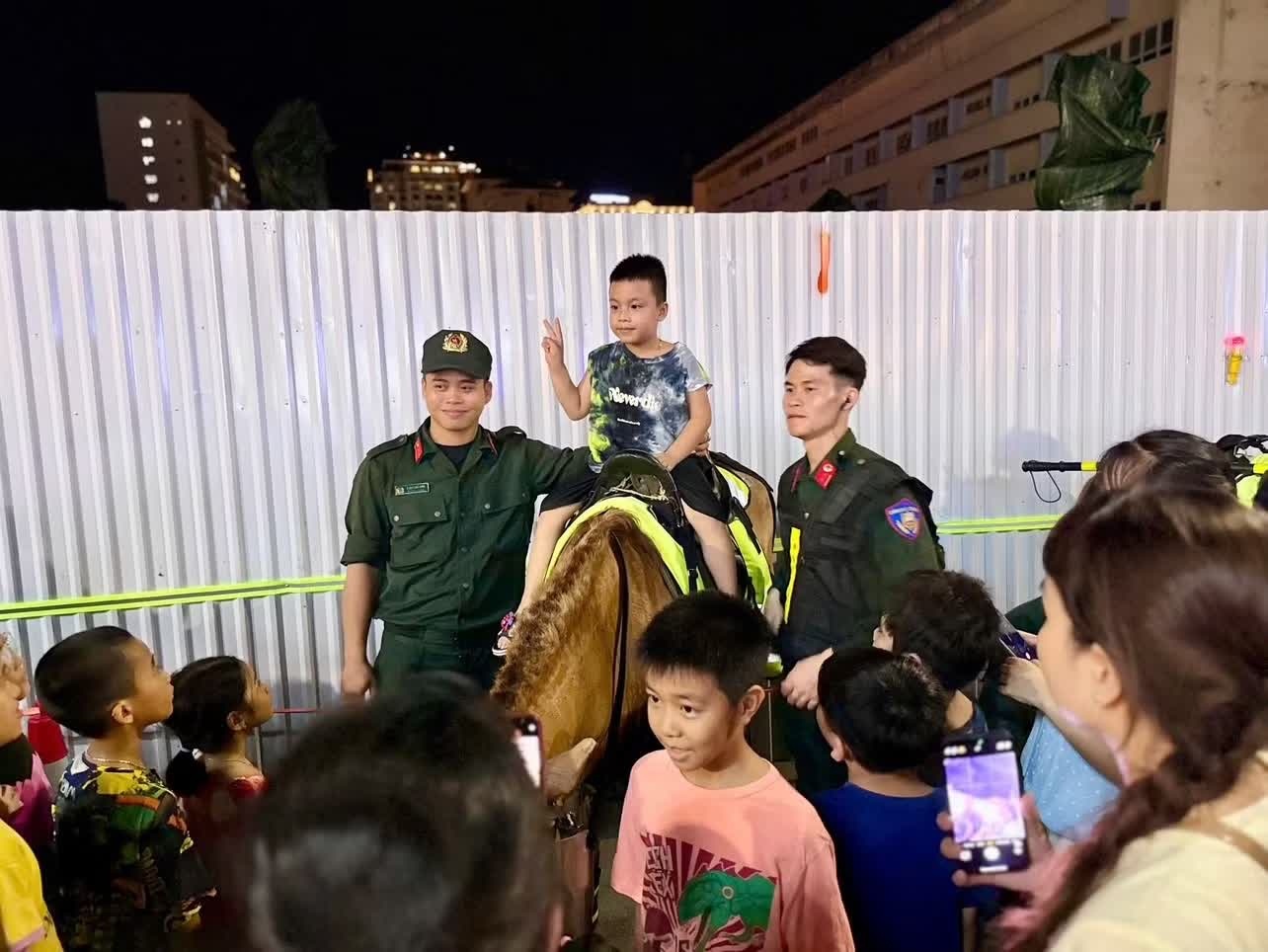 Cảnh sát cơ động, kỵ binh ảnh 5 Canh sat co dong, ky binh anh 5