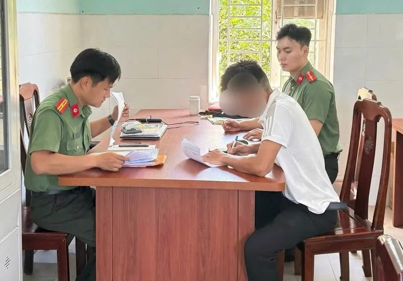 Binh luan sai ve Doan Canh sat co dong ky binh, mot doi tuong bi phat hinh anh