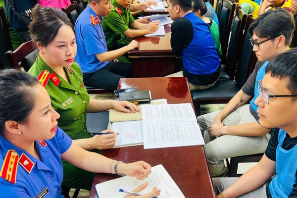 Cong an Ha Noi thong tin vu lua dao ban hop dong ky nghi hinh anh