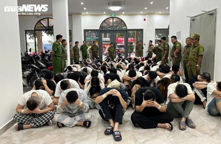 Nguoi nuoc ngoai,  Dai ban doanh,  Lua dao qua mang,  khach san Emerald Gold,  Chu Emerald Gold,  Nhan vien Emerald Gold,  Quan ly Emerald Gold,  Giam doc Emerald Gold,  Chu tich Emerald Gold,  Nha nghi Bao Ly,  Chu Bao Ly,  Nhan vien Bao Ly anh 1