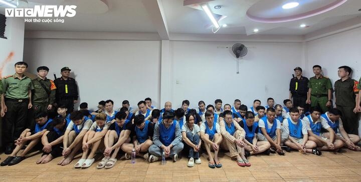 Nguoi nuoc ngoai,  Dai ban doanh,  Lua dao qua mang,  khach san Emerald Gold,  Chu Emerald Gold,  Nhan vien Emerald Gold,  Quan ly Emerald Gold,  Giam doc Emerald Gold,  Chu tich Emerald Gold,  Nha nghi Bao Ly,  Chu Bao Ly,  Nhan vien Bao Ly anh 3
