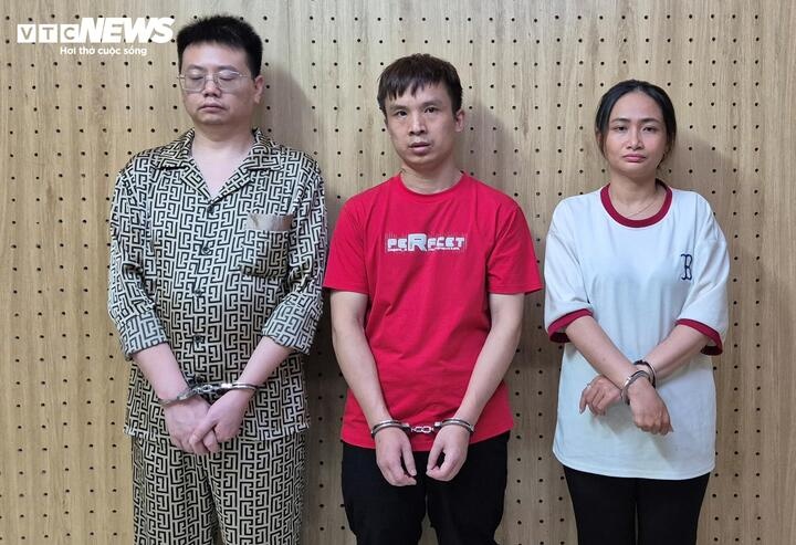 Nguoi nuoc ngoai,  Dai ban doanh,  Lua dao qua mang,  khach san Emerald Gold,  Chu Emerald Gold,  Nhan vien Emerald Gold,  Quan ly Emerald Gold,  Giam doc Emerald Gold,  Chu tich Emerald Gold,  Nha nghi Bao Ly,  Chu Bao Ly,  Nhan vien Bao Ly anh 4