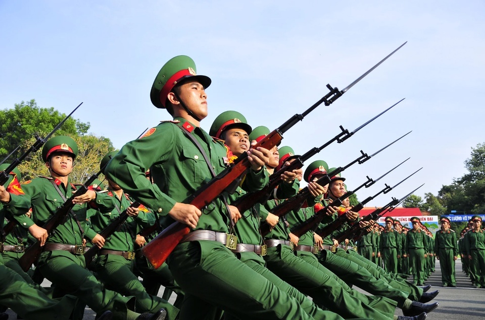 Quy dinh moi ve tien luong, phu cap cua can bo, chien si quan doi tu ngay 1/7 hinh anh
