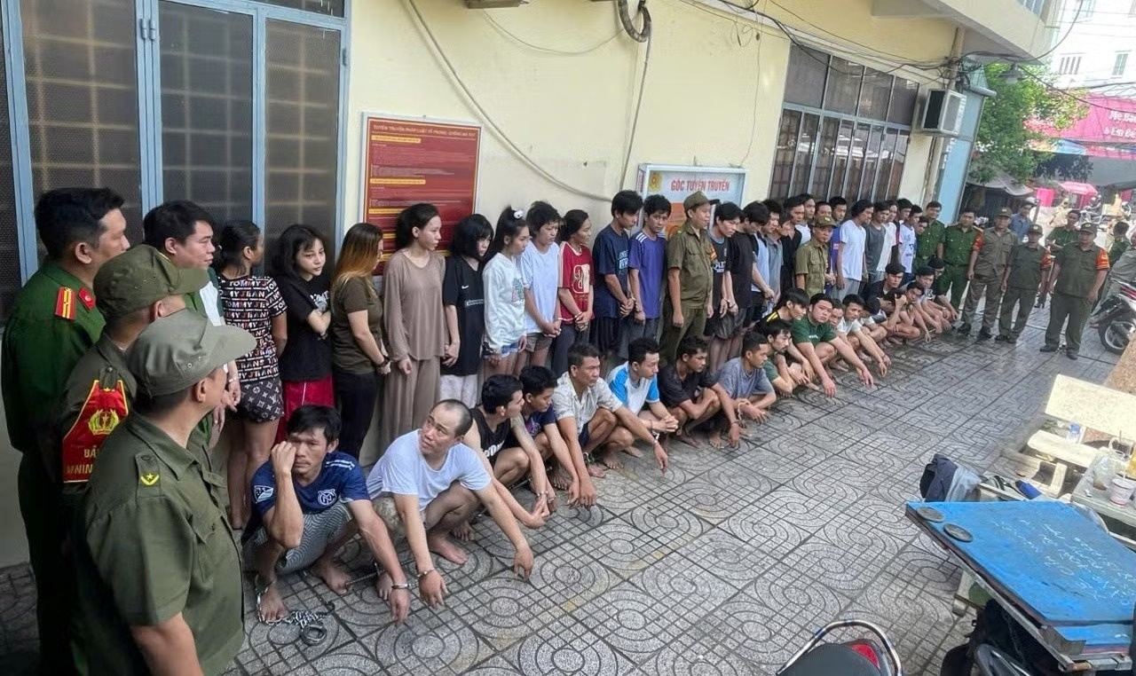 Triet pha duong day ma tuy lien tinh, xu ly 53 doi tuong hinh anh