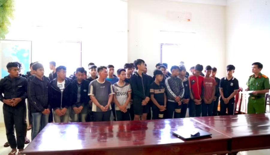 Gan 50 doi tuong mang kiem truy lung doi thu hinh anh