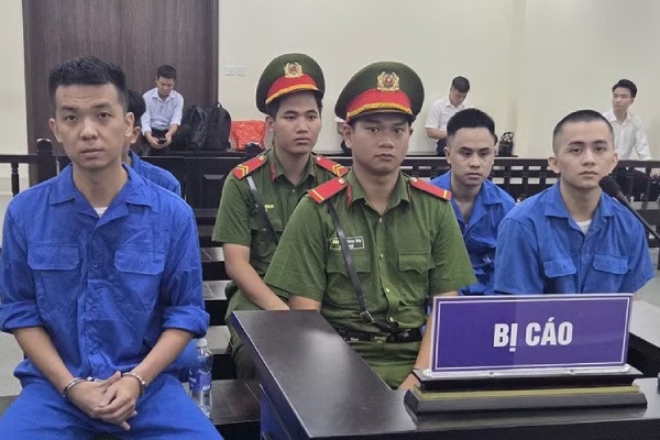 Thue oto tu lai roi cam co va dem ban hinh anh