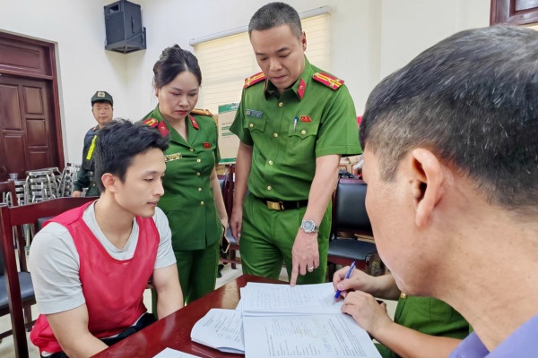 Khoi to hon 30 chu tich, giam doc va pho giam doc trong vu an hop dong ky nghi hinh anh