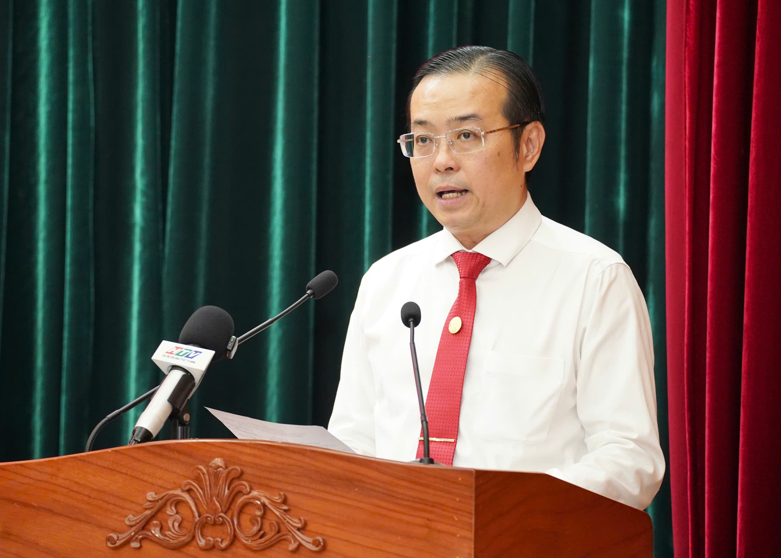 bao chi tp.hcm anh 2