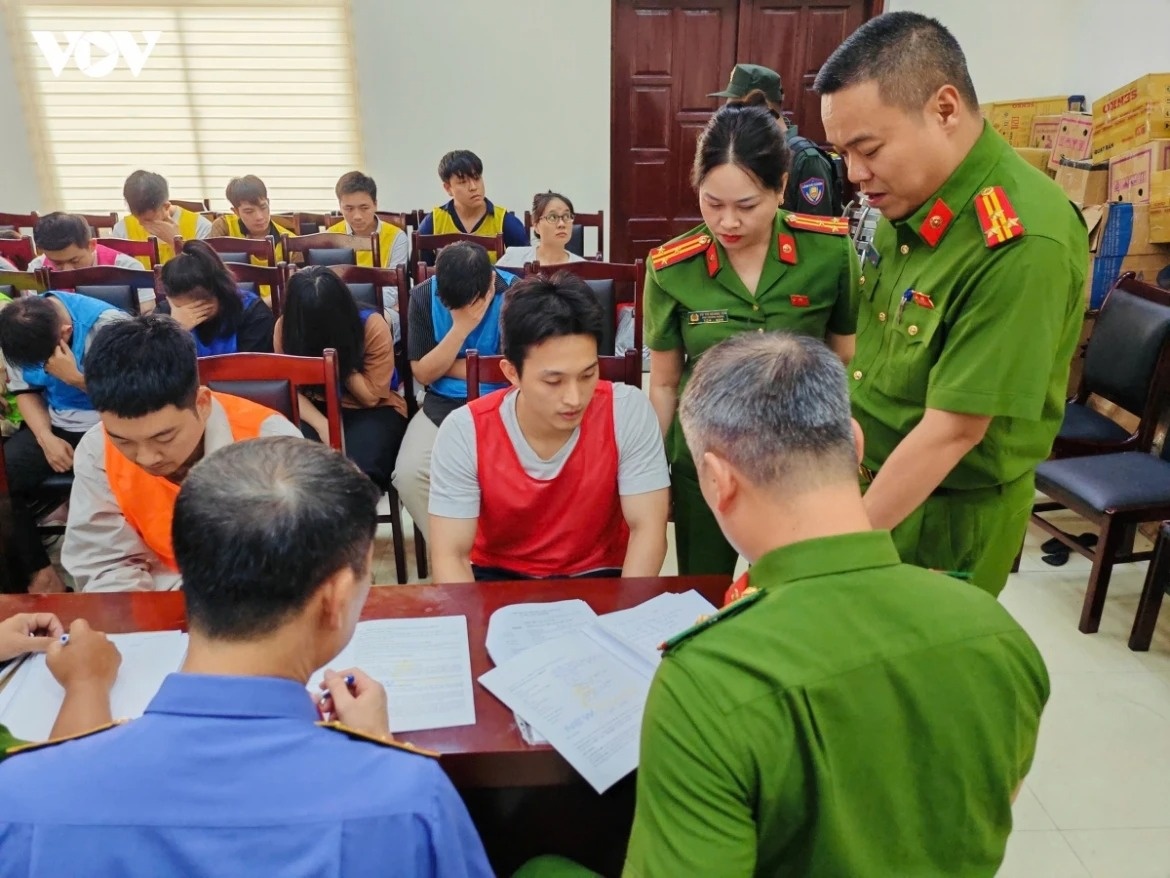 hop dong ky nghi anh 1